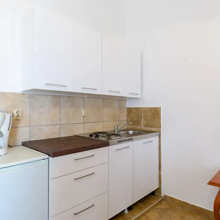 Preiswertes Nur 100 Meter Zum Mit Meerblick Apartment Crikvenica