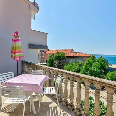 Apartman Preiswertes Nur 100 Meter Zum Mit Meerblick Crikvenica