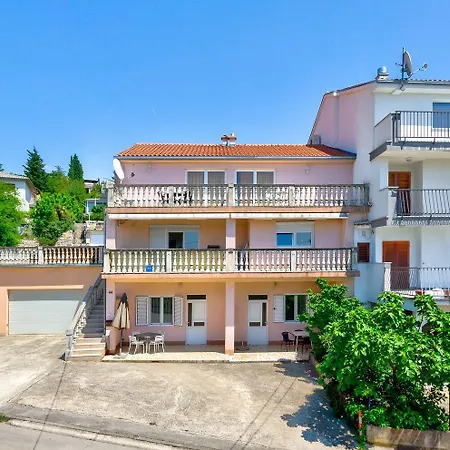 Apartment Preiswertes Nur 100 Meter Zum Mit Meerblick Crikvenica